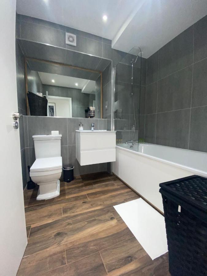 Central London, Jaccuzzi,Newbuild, 2 Bedrooms Two Baths Kültér fotó